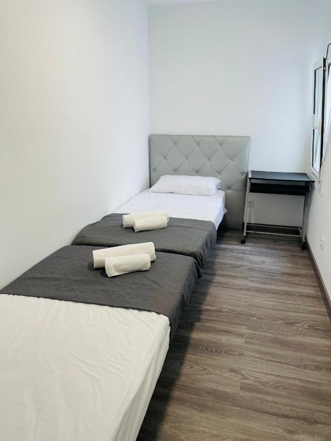 Barca 5 New Beach Apartment سان أدريان دي بيزوس المظهر الخارجي الصورة